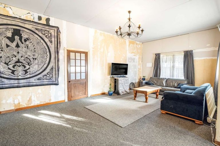 Photo of property in 19 Milne Street, Hunterville, 4730