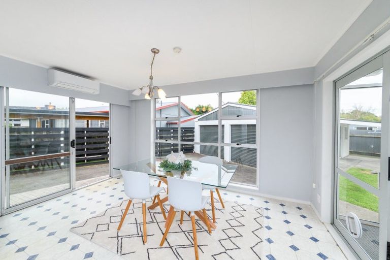 Photo of property in 30 Mokau Place, Terrace End, Palmerston North, 4410