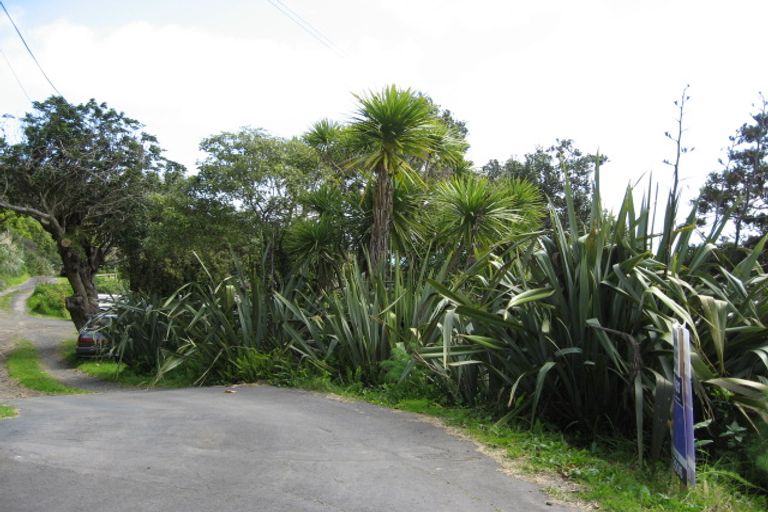 Photo of property in 25 Piha Road, Piha, New Lynn, 0772