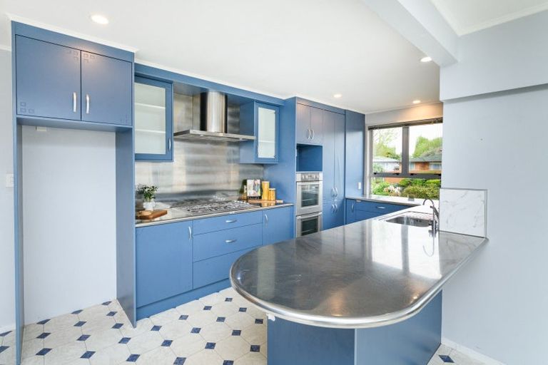 Photo of property in 30 Mokau Place, Terrace End, Palmerston North, 4410