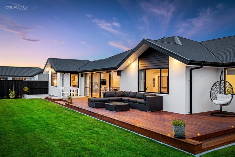 Photo of property in 7 Oakville Close, Rangiora, 7400