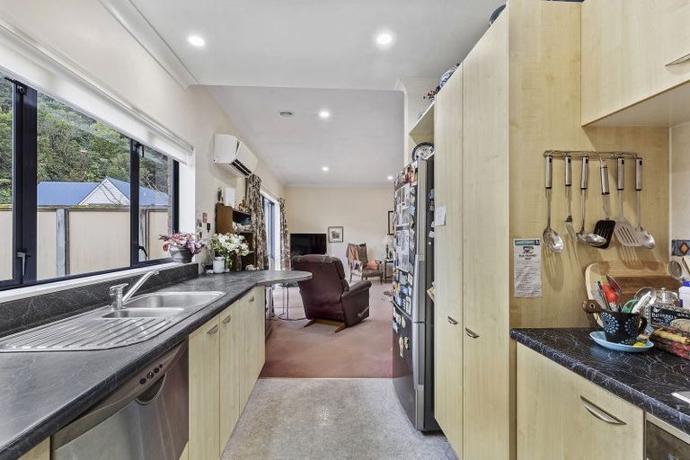 Photo of property in 5u8 Court Road, Tawa, Wellington, 5028