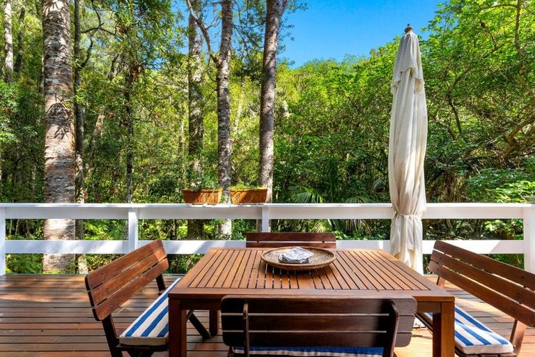 Photo of property in 89 Brick Bay Drive, Sandspit, Warkworth, 0982