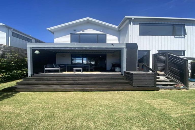 Photo of property in 15 Seafarer Crescent, Stanmore Bay, Whangaparaoa, 0932