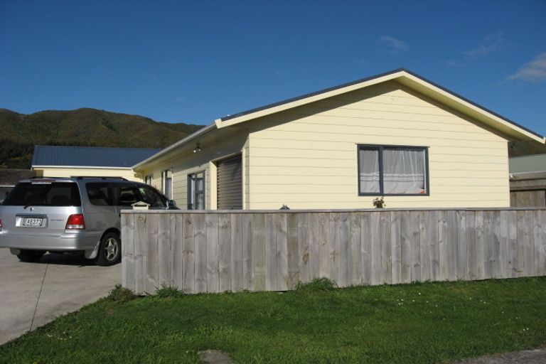 Photo of property in 6 Honey Street, Wainuiomata, Lower Hutt, 5014