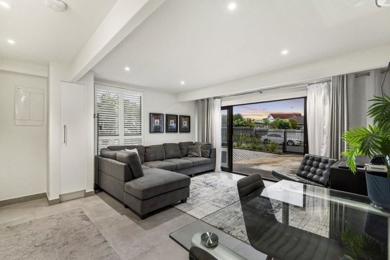 Photo of property in 3 Sandiacre Way, Browns Bay, Auckland, 0630