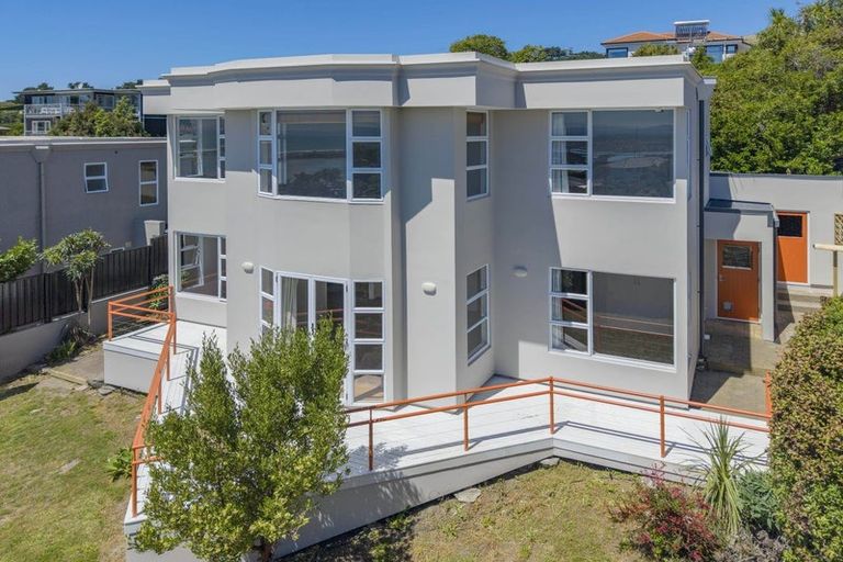 Photo of property in 2/5a Madeley Road, Mount Pleasant, Christchurch, 8081