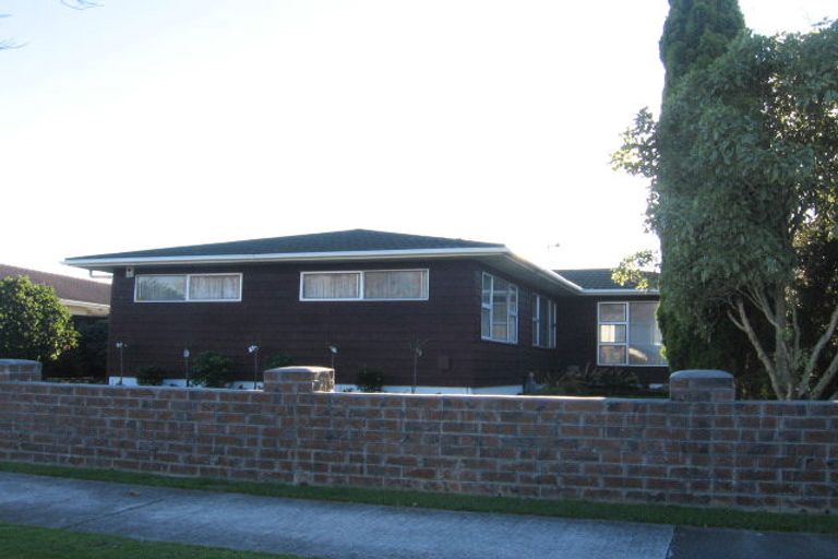 Photo of property in 74 John F Kennedy Drive, Milson, Palmerston North, 4414