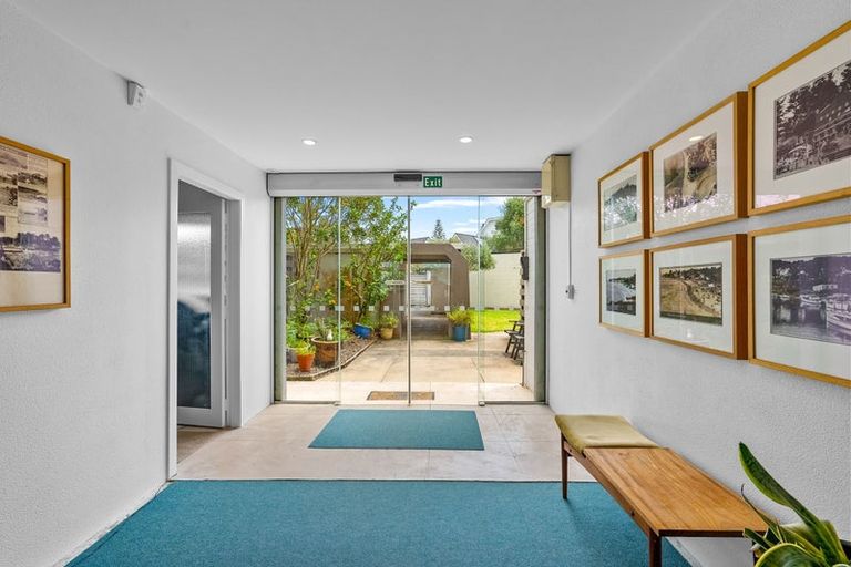 Photo of property in Seaview Apartments, 10/64 Milford Road, Milford, Auckland, 0620
