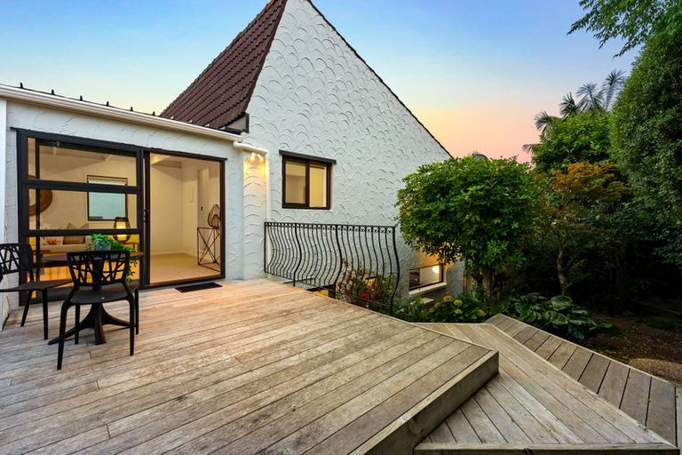 Photo of property in 2/11 Huntly Road, Campbells Bay, Auckland, 0630