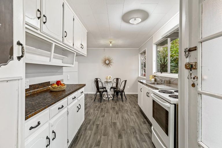 Photo of property in 18 Solar Road, Glen Eden, Auckland, 0602