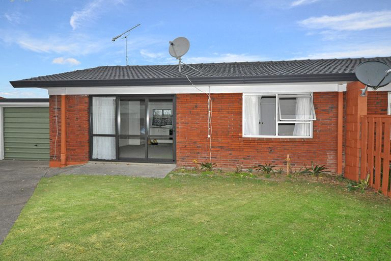 Photo of property in 2/24 Robertson Road, Favona, Auckland, 2024