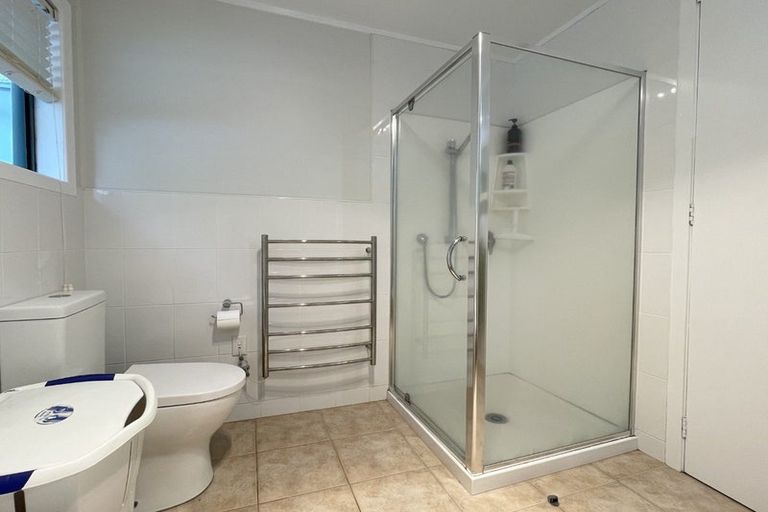 Photo of property in 1/3 Leith Way, Rothesay Bay, Auckland, 0630