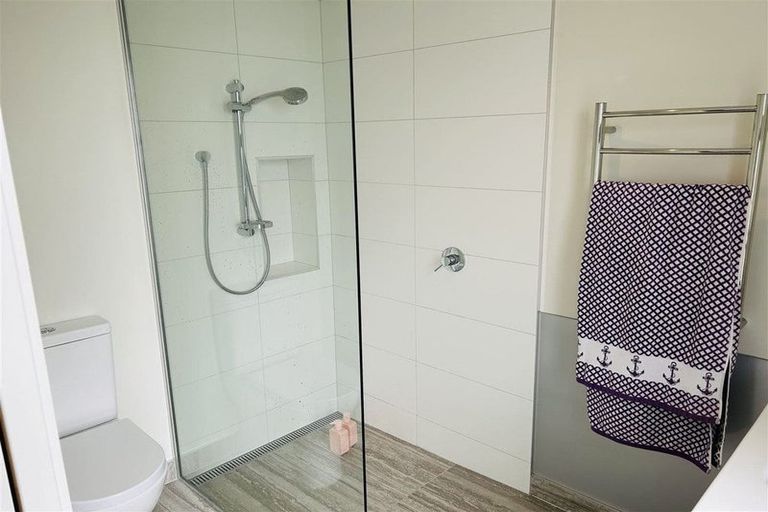 Photo of property in 7b Mavis Place, Beach Haven, Auckland, 0626