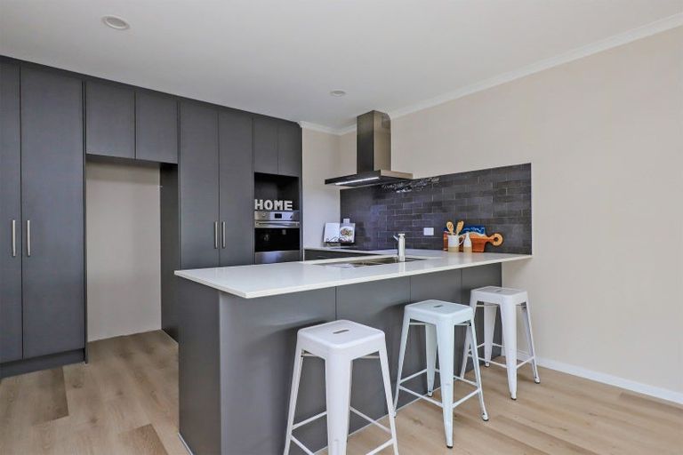 Photo of property in 14 George Yee Place, Taradale, 4112