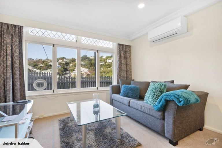 Photo of property in 2 Kopiko Way, Brooklyn, Wellington, 6021