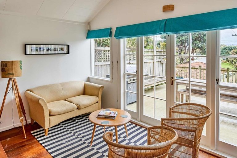 Photo of property in 337 Muritai Road, Eastbourne, Lower Hutt, 5013