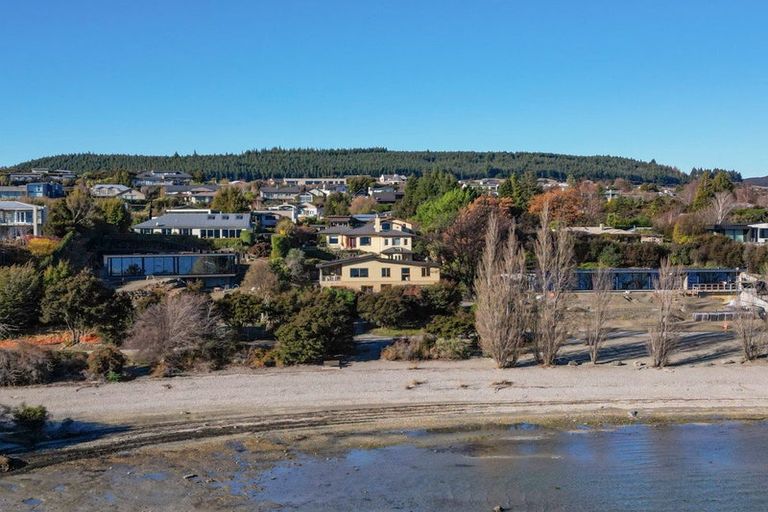 Photo of property in 337 Beacon Point Road, Wanaka, 9305