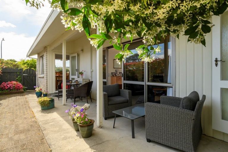 Photo of property in 17 Endeavour Avenue, Welcome Bay, Tauranga, 3112