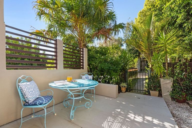 Photo of property in 222 Forrest Hill Road, Forrest Hill, Auckland, 0620