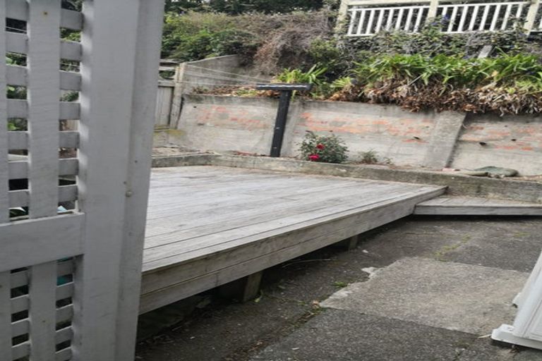 Photo of property in 6 Rixon Grove, Mount Victoria, Wellington, 6011