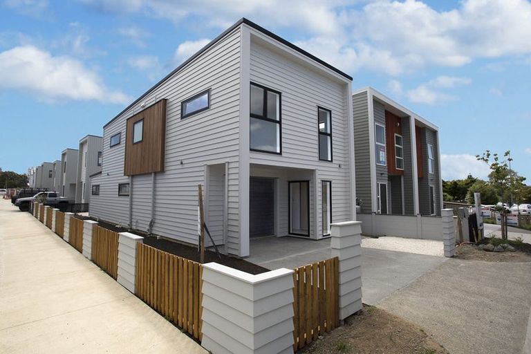 Photo of property in 27 Lili Chen Way, Mangere Bridge, Auckland, 2022