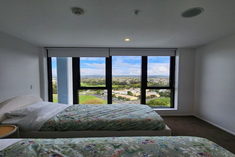 Photo of property in 1 Buscomb Avenue, Henderson, Auckland, 0610
