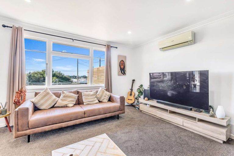 Photo of property in 16 Alberta Road, Glen Avon, New Plymouth, 4312