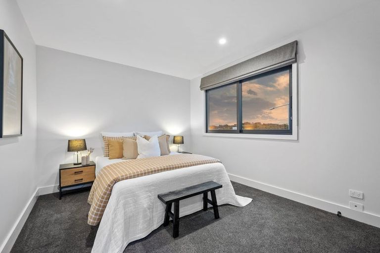 Photo of property in 9 Ridgelea Road, Long Bay, 0792