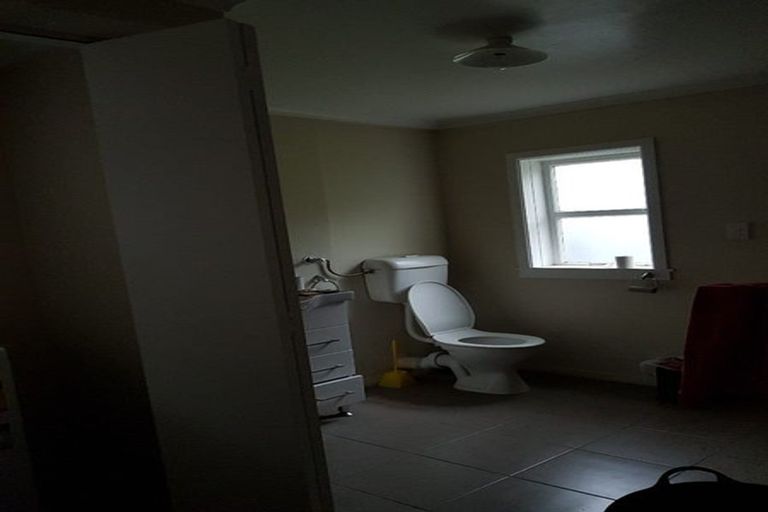 Photo of property in 32 Lincoln Avenue, Tawa, Wellington, 5028