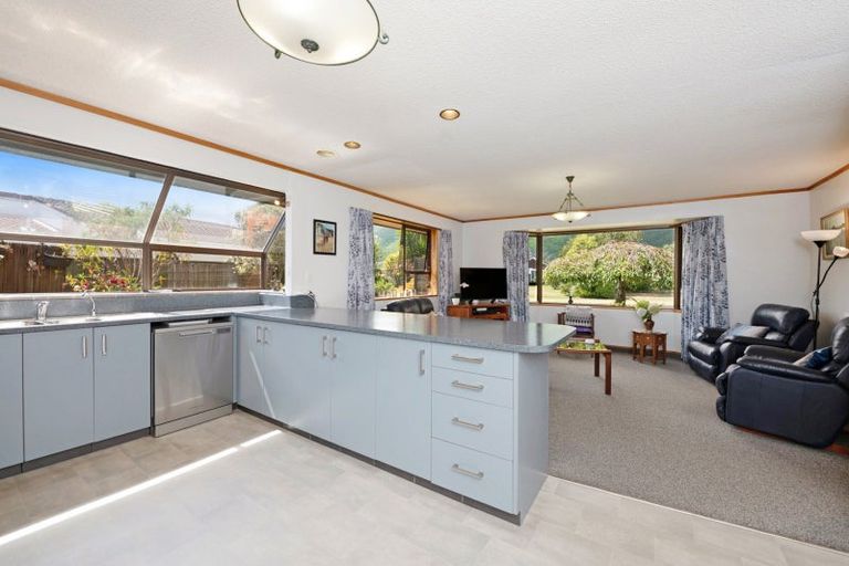 Photo of property in 11 Hurunui Street, Waikanae, 5036