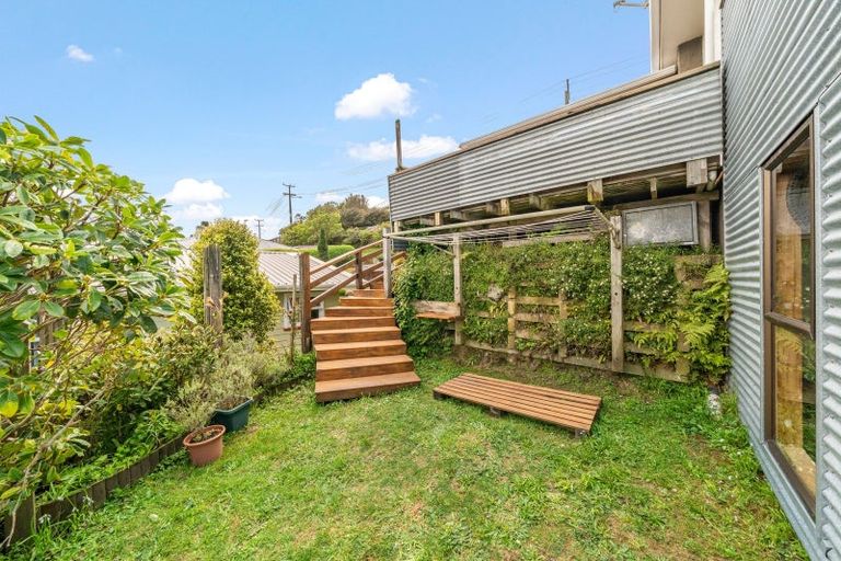 Photo of property in 35 Poto Road, Normandale, Lower Hutt, 5010