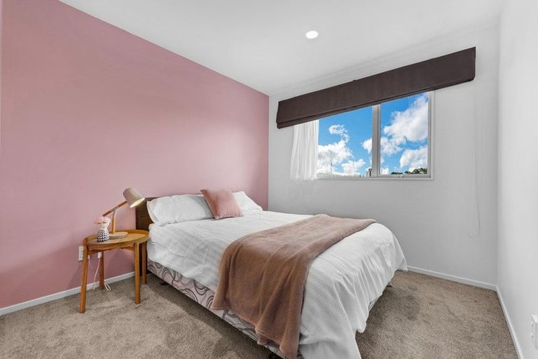 Photo of property in 57e Edmonton Road, Henderson, Auckland, 0612