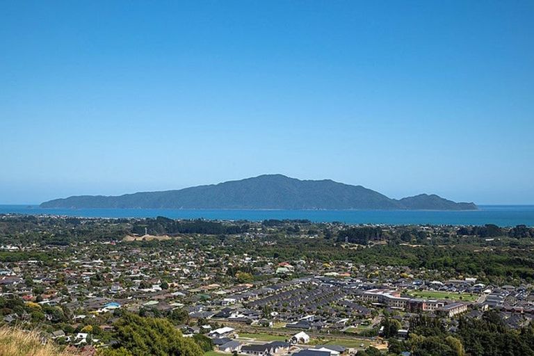 Photo of property in 71 Kotare Street, Waikanae, 5036