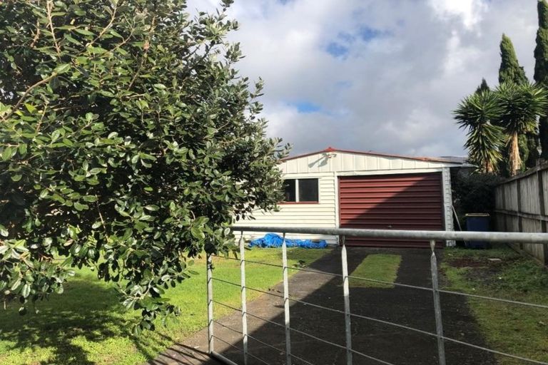 Photo of property in 42 Durham Street, Te Atatu Peninsula, Auckland, 0610