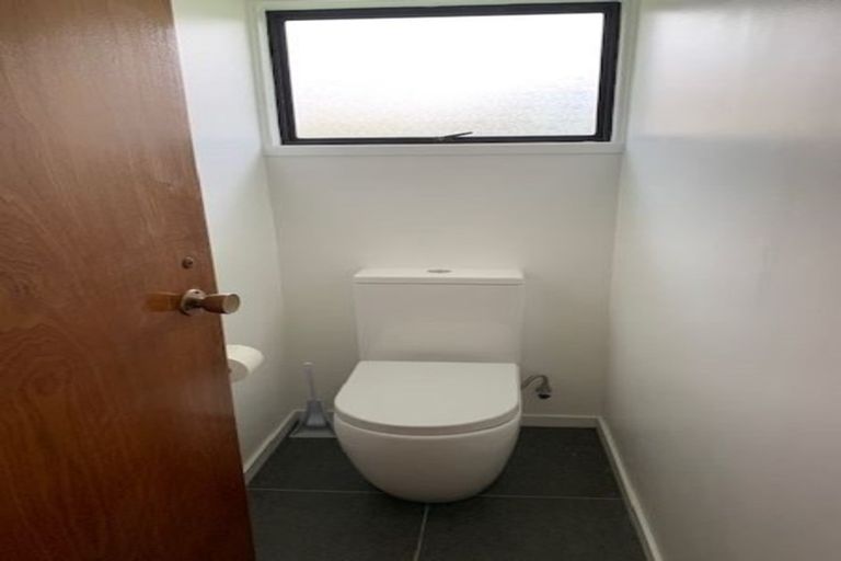 Photo of property in 11 Santiago Crescent, Unsworth Heights, Auckland, 0632