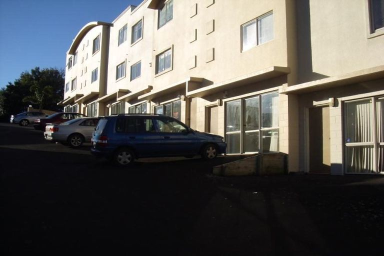 Photo of property in 268/2a Onewa Road, Birkenhead, Auckland, 0626