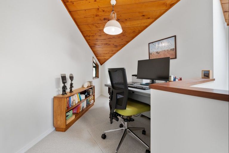 Photo of property in 11 Kereru Place, Upper Vogeltown, New Plymouth, 4310