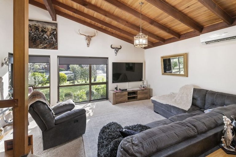 Photo of property in 1 Manu Grove, Waikanae, 5036