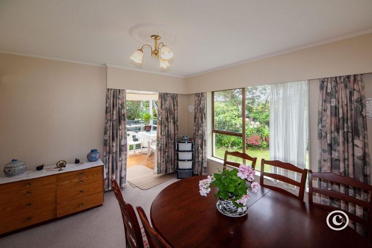 Photo of property in 100 Churton Drive, Churton Park, Wellington, 6037