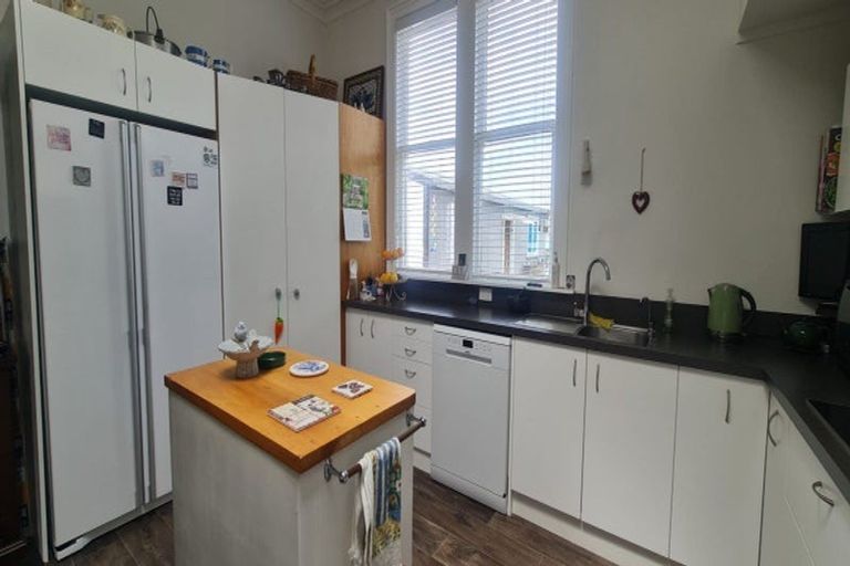 Photo of property in 27 Waitere Street, Marton, 4710