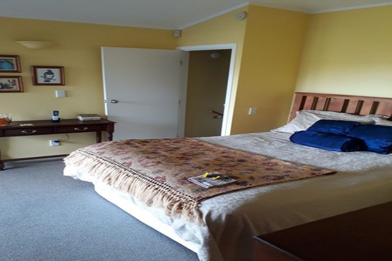 Photo of property in 666 South Titirangi Road, Titirangi, Auckland, 0604