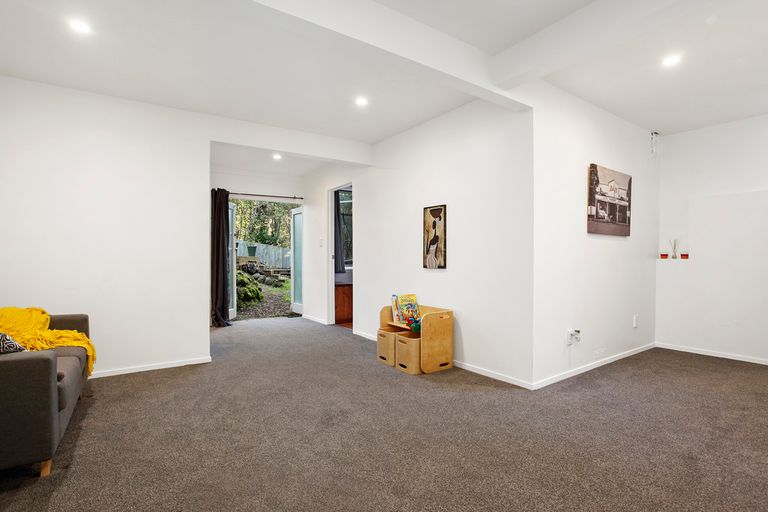 Photo of property in 49 Onedin Place, Titirangi, Auckland, 0604