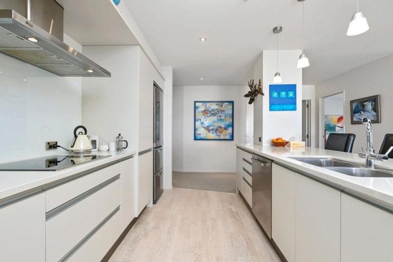 Photo of property in 9/48 Marine Parade, Mount Maunganui, 3116