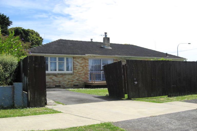 Photo of property in 17 Miller Road, Mangere Bridge, Auckland, 2022