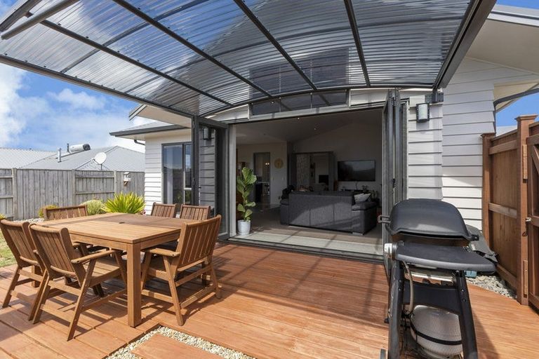 Photo of property in 48 Karamea Street, Whalers Gate, New Plymouth, 4310