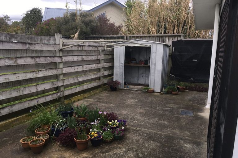 Photo of property in 38 Freyberg Crescent, Waikanae Beach, Waikanae, 5036
