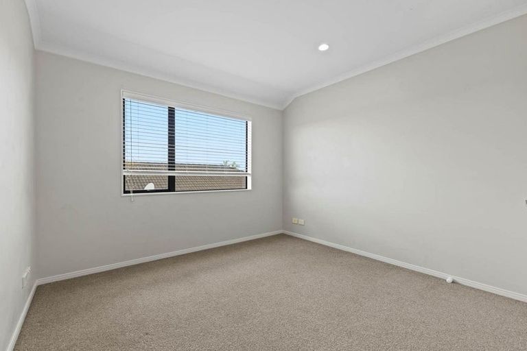 Photo of property in 21 Bellshill Close, Wattle Downs, Auckland, 2103