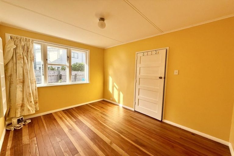 Photo of property in 5 Johnston Grove, Taita, Lower Hutt, 5011