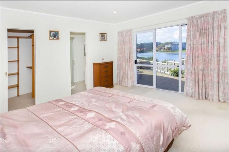 Photo of property in 11 Lakeside Villas, Whitby, Porirua, 5024